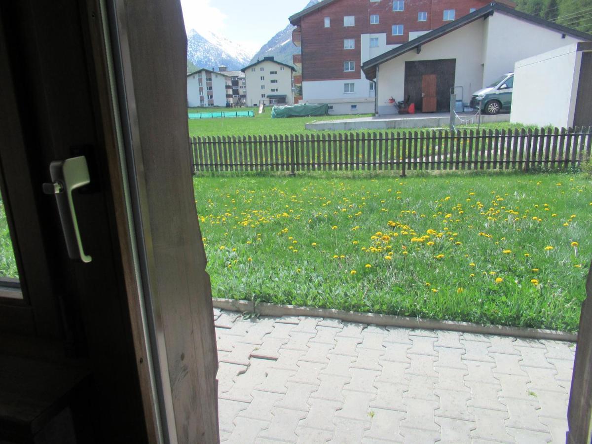 Free Cable Car & Bus In The Summer Haus L'Oree Saas-Grund Ruang foto