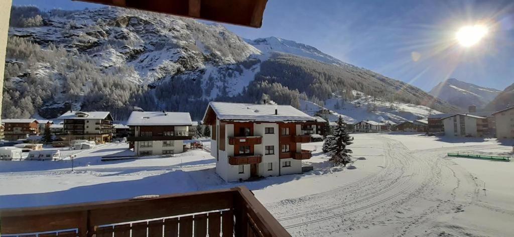 Free Cable Car & Bus In The Summer Haus L'Oree Saas-Grund Bagian luar foto